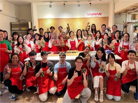 Wrapping Culture and Friendship: TMU’s Dragon Boat Festival Celebration